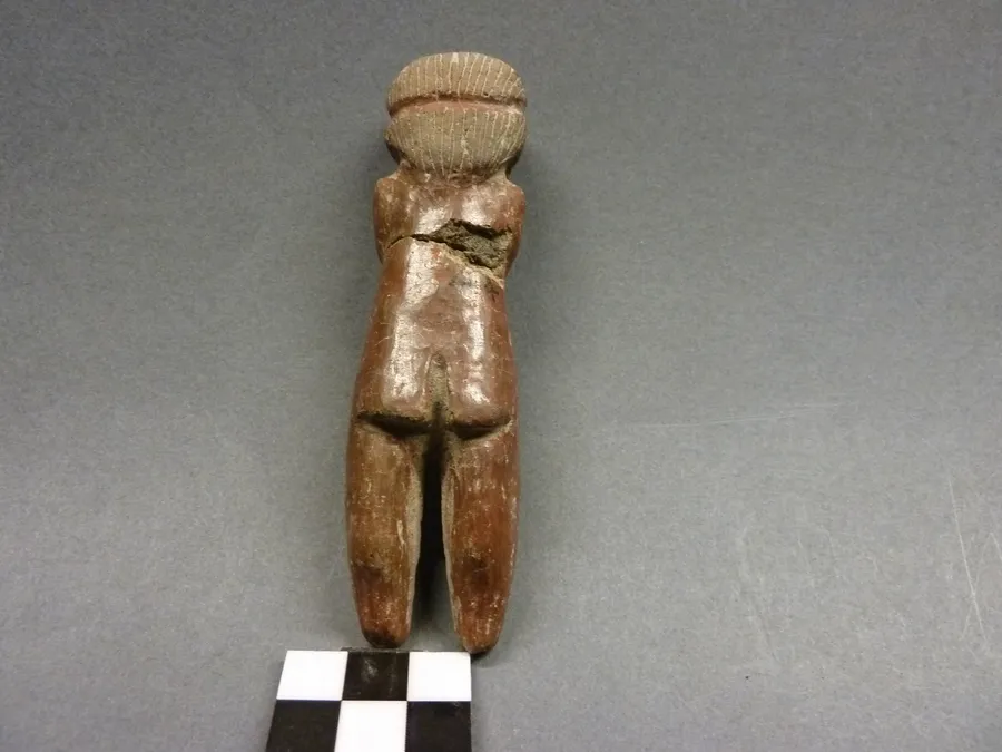 Figurilla antropomorfa femenina