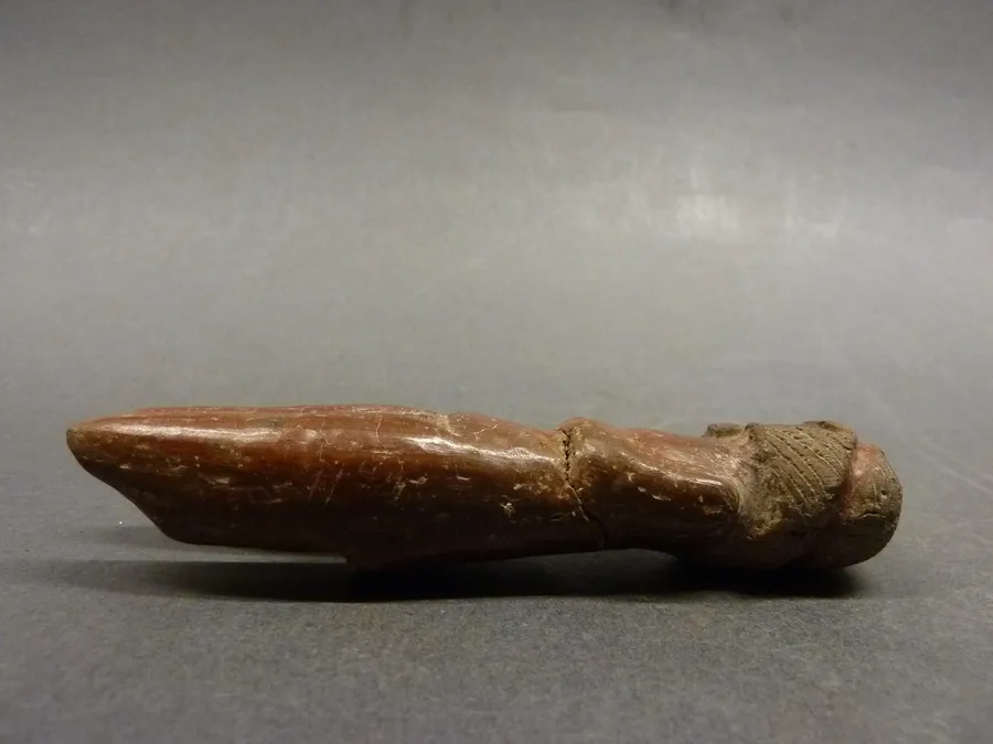 Figurilla antropomorfa femenina