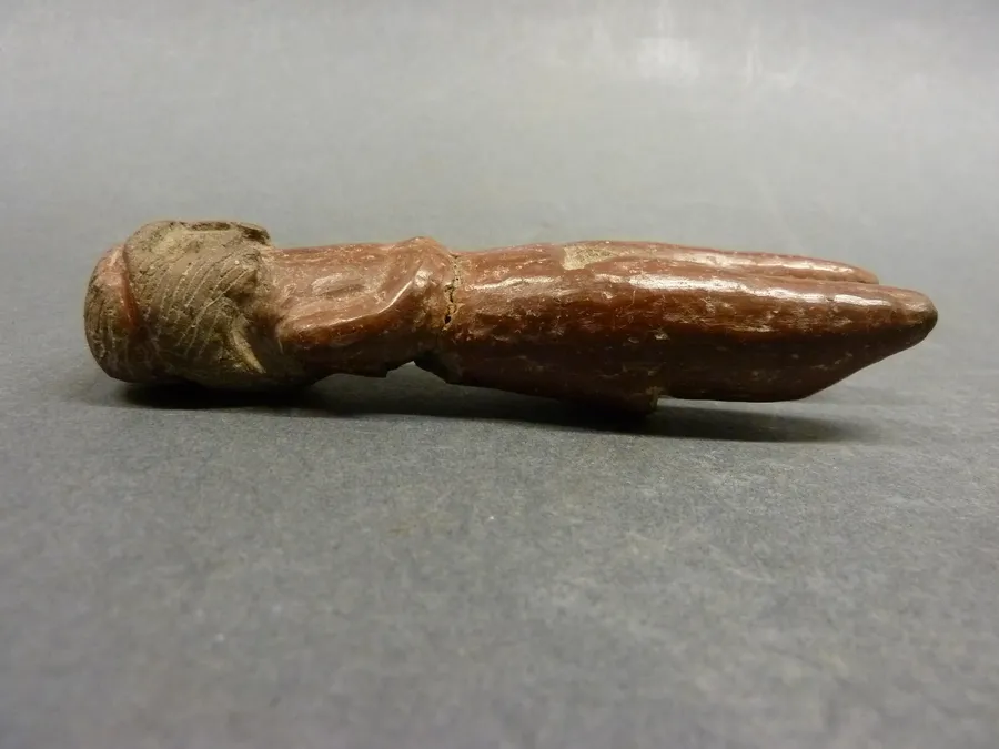 Figurilla antropomorfa femenina