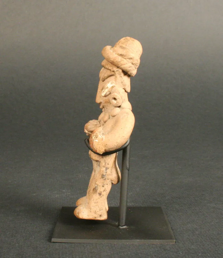 Figurilla antropomorfa femenina
