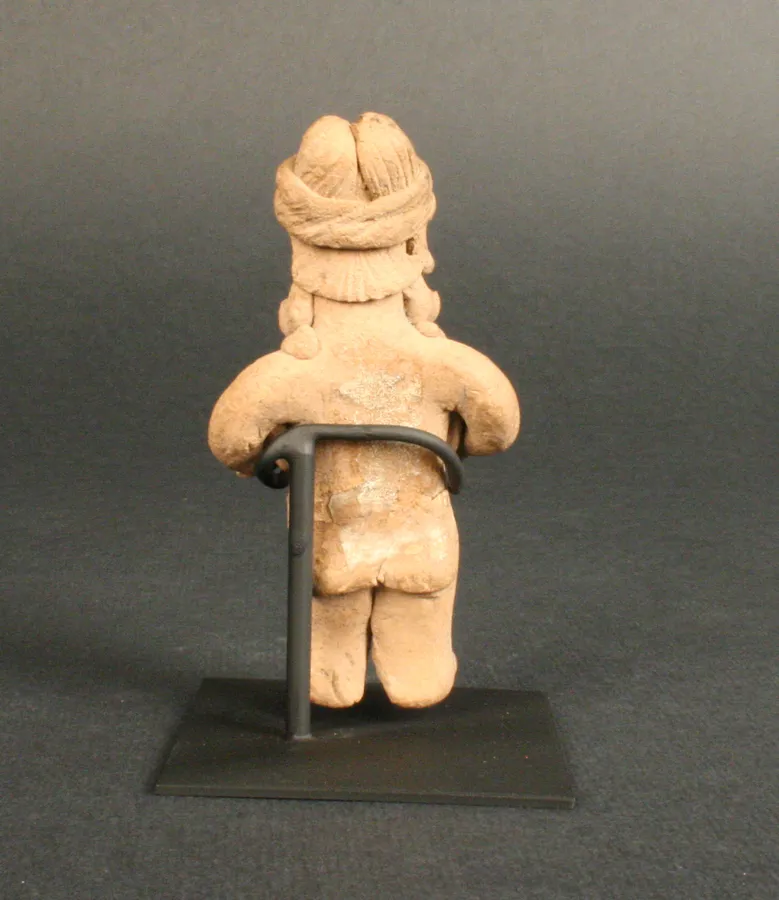 Figurilla antropomorfa femenina