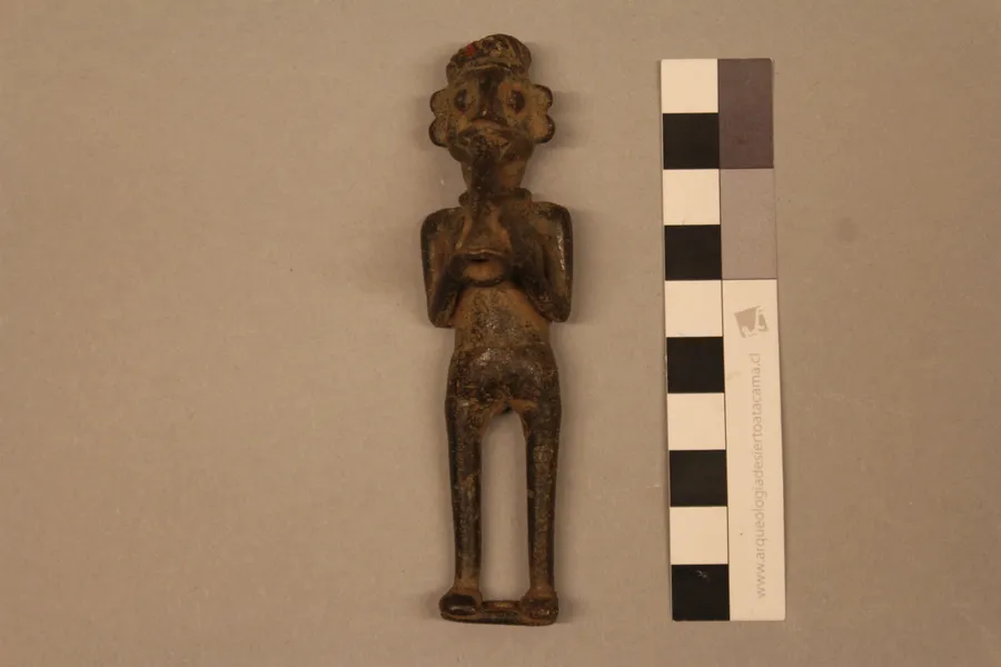 Figura antropomorfa: trompetista. Músico