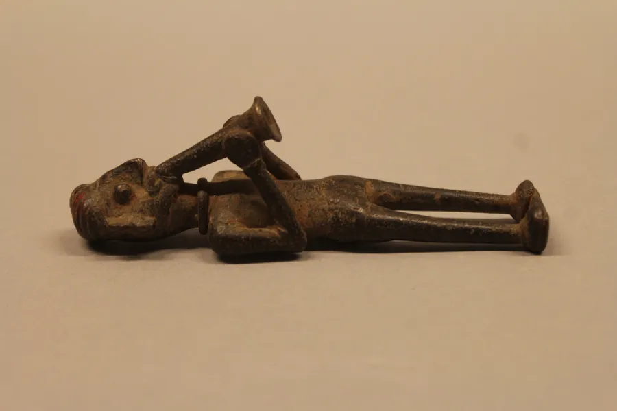 Figura antropomorfa: trompetista. Músico