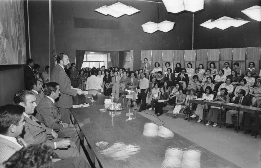 Conferencia de autoridades en Salón de Honor