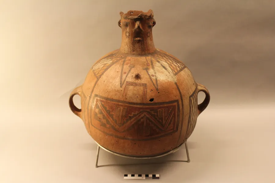 Aríbalo. Cántaro antropomorfo. 
