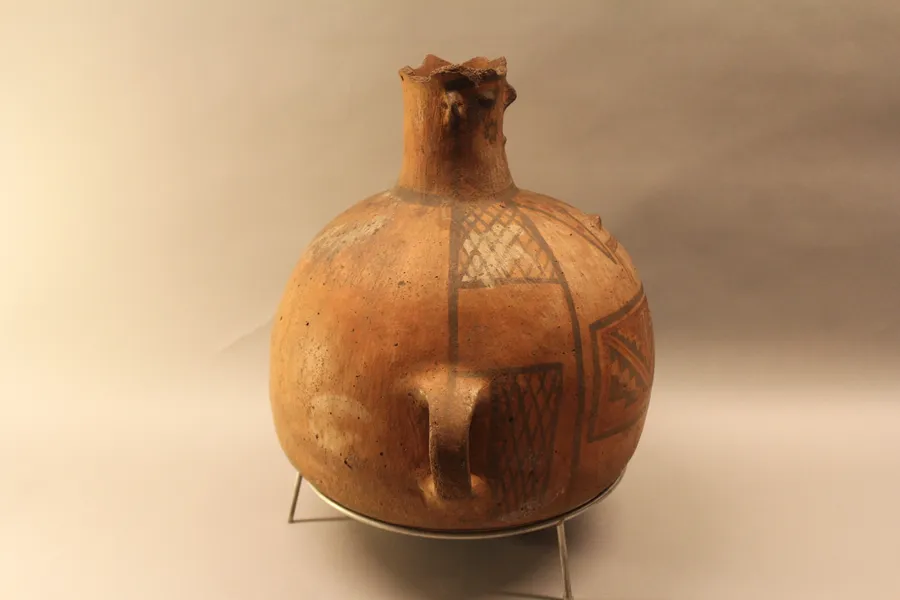 Aríbalo. Cántaro antropomorfo. 