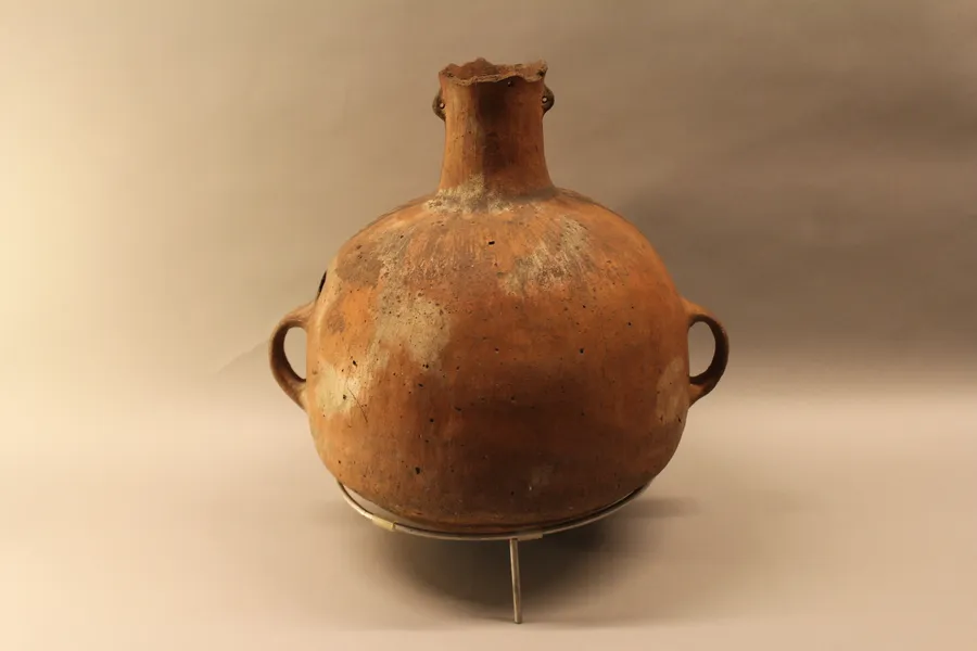Aríbalo. Cántaro antropomorfo. 