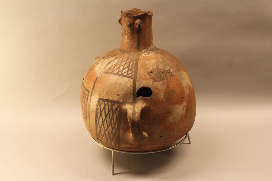 Aríbalo. Cántaro antropomorfo. 