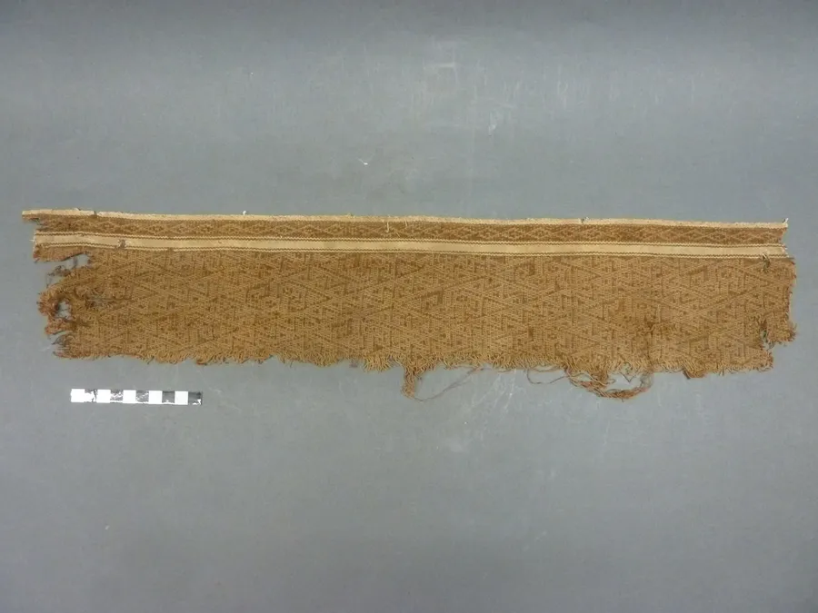 Fragmento de textil con motivos zoomorfos:ornitomorfos