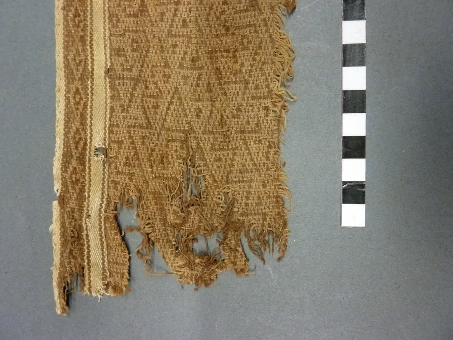 Fragmento de textil con motivos zoomorfos:ornitomorfos