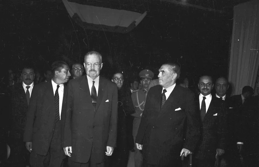 Presidente de la República, Carlos Ibañez del Campo y Rector de la UTE, Santiago Labarca en Exposición Industrial Internacional