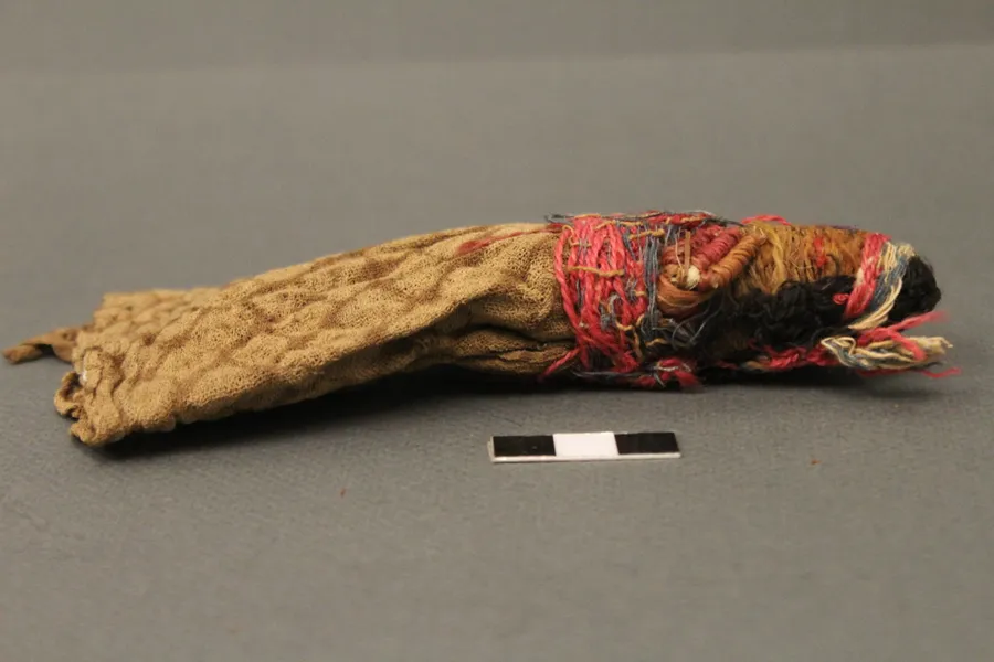 Figurilla antropomorfa femenina. Muñeca