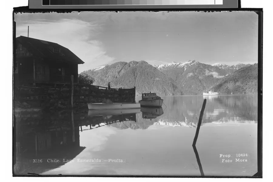 Chile, Lago Esmeralda.- Peulla
