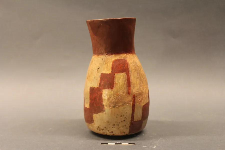 Jarro bicromo. Vaso
