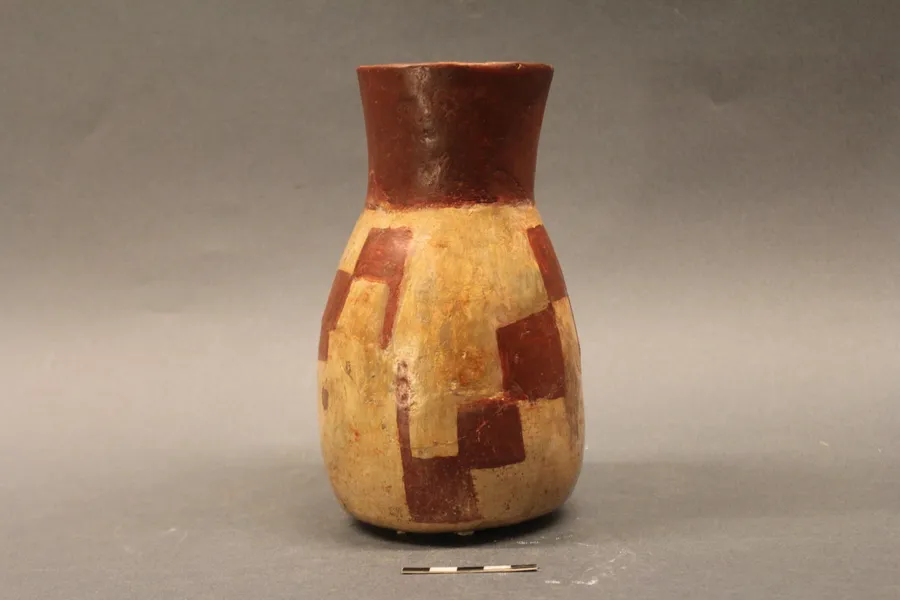 Jarro bicromo. Vaso