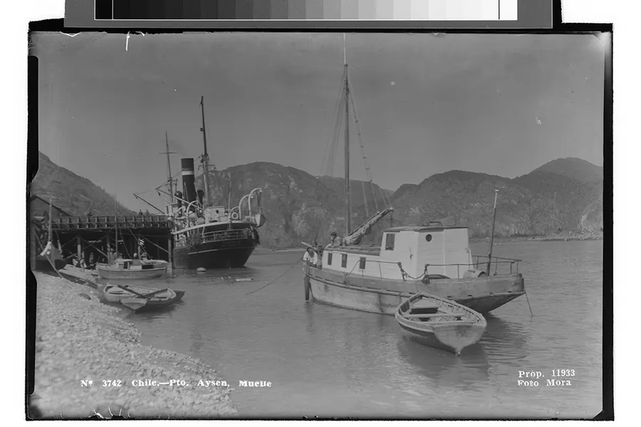 Chile.- Pto. Aysen, Muelle
