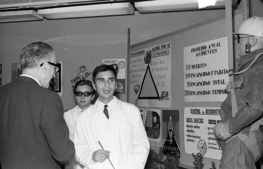 Inauguracion Exposicion Quimica. Rector, Don Jorge Soto, Dr. Irgan