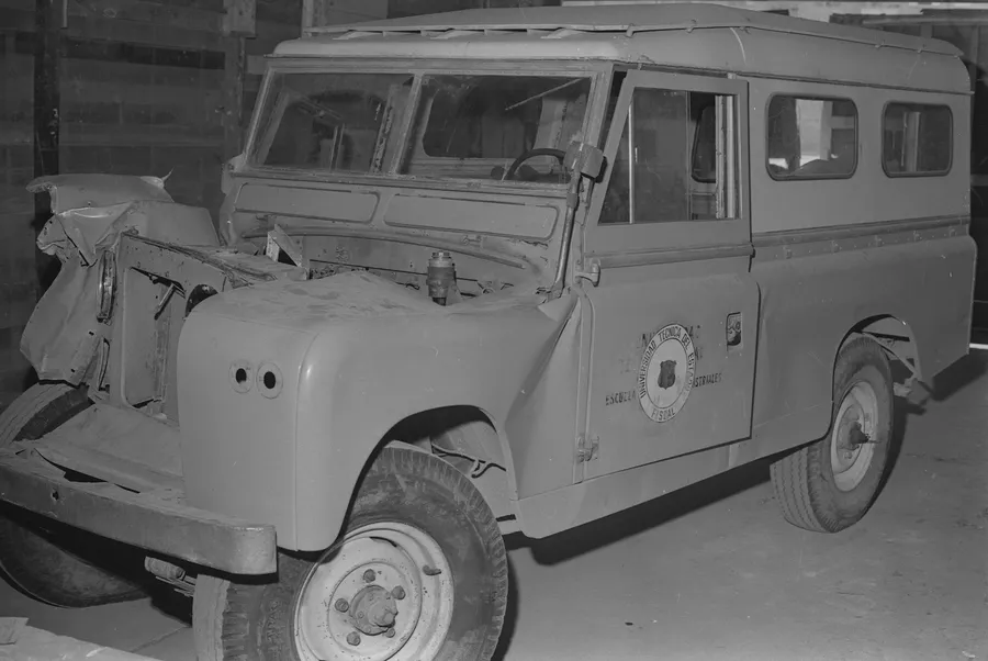 Jeep de la UTE destrozado