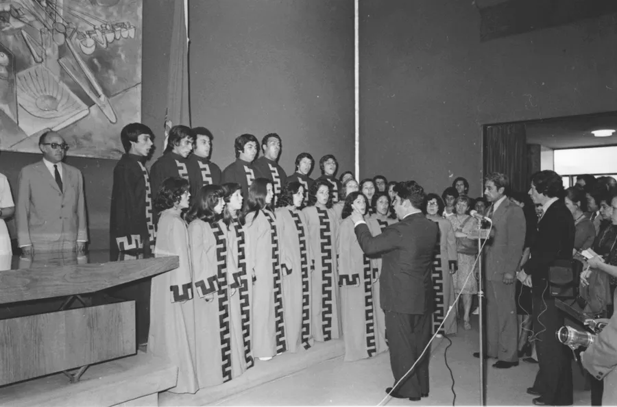 Conferencia de autoridades en Salón de Honor