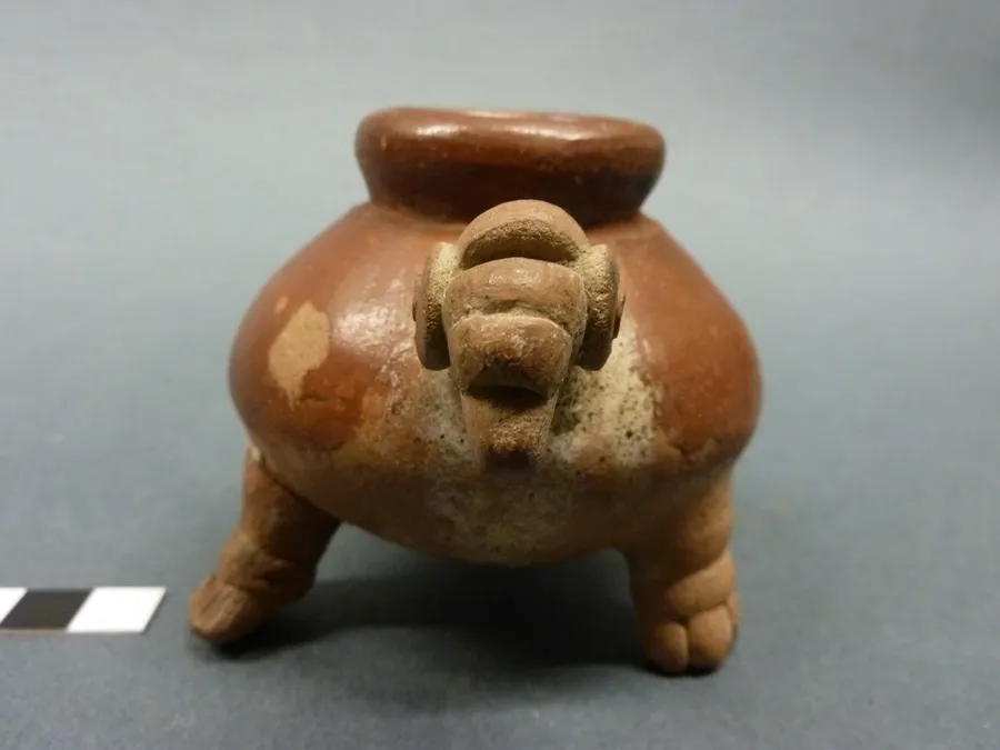 Recipiente ornitomorfo trípode