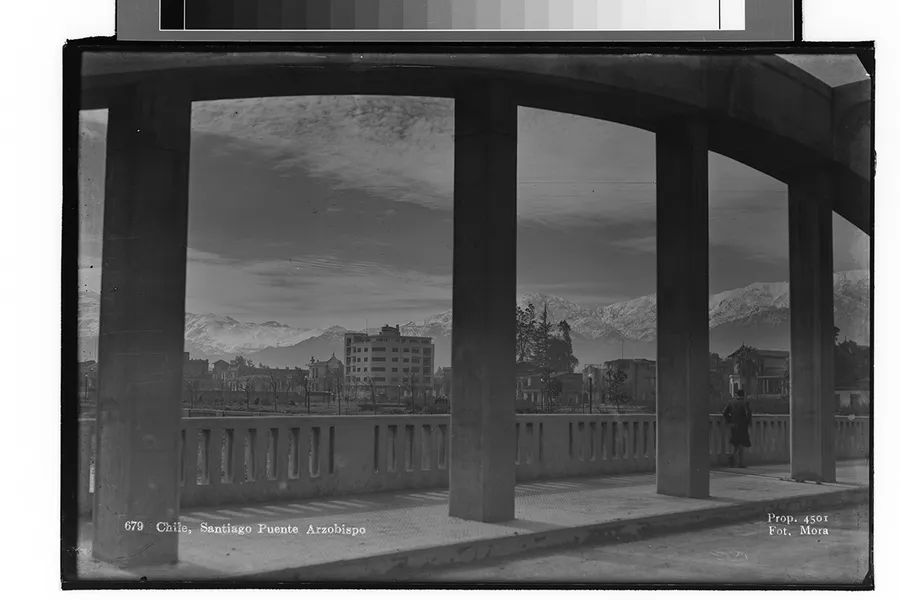 Chile, Santiago. Puente Arzobispo.