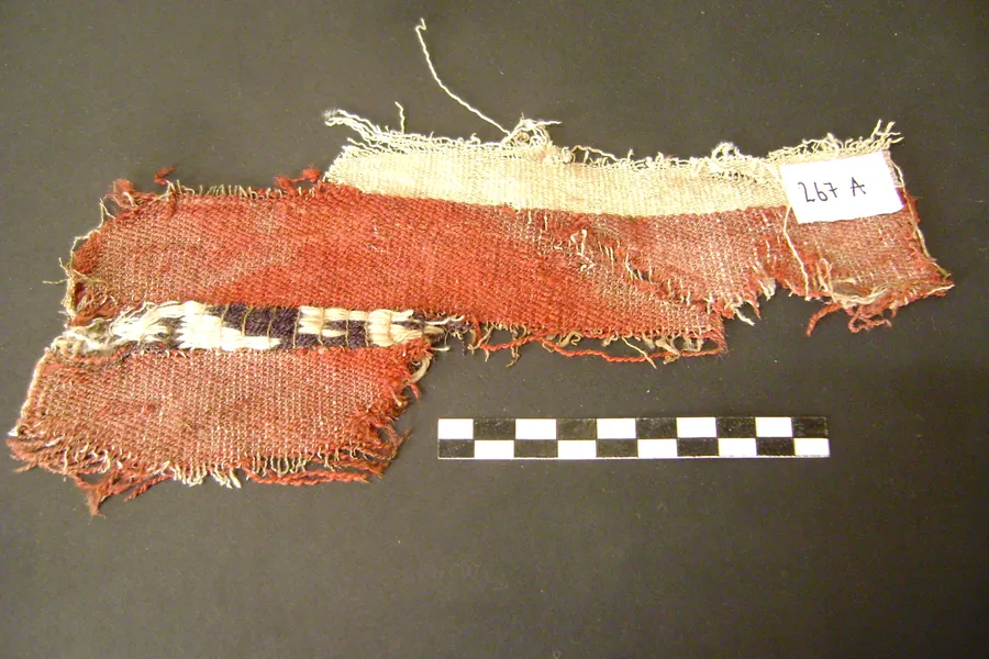 Dos fragmentos textiles