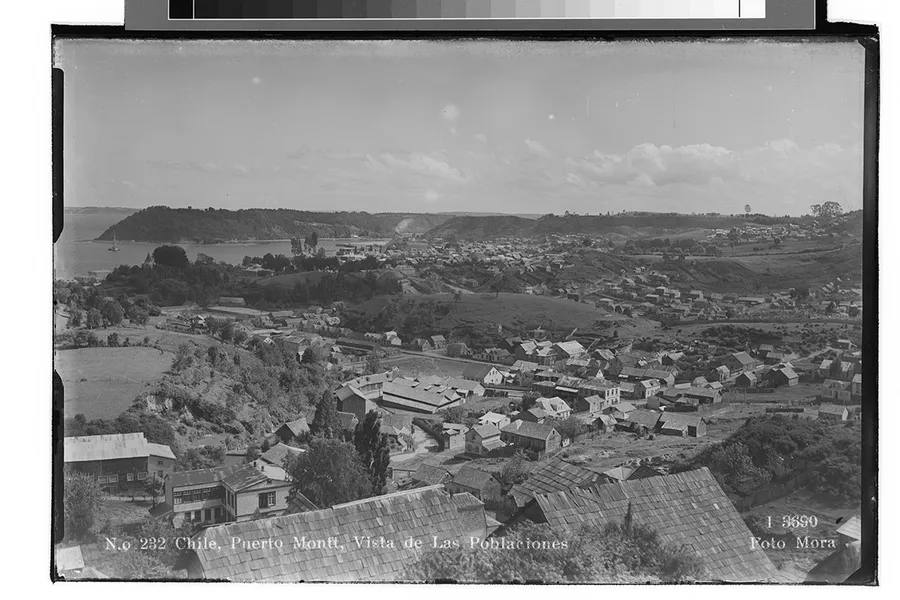 Chile, Puerto Montt, Vista de Las Poblaciones.